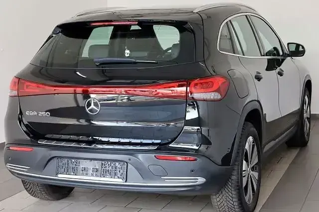 Gebraucht Mercedes EQA250 Progressive 139 kW (190 PS) 2022 Kosmosschwarz  metalliclack SUV