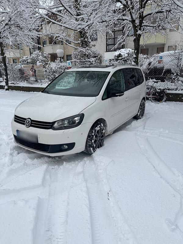 Gebraucht VW Touran 140 PS (102 kW) 2012 Weiß Van / Kleinbus
