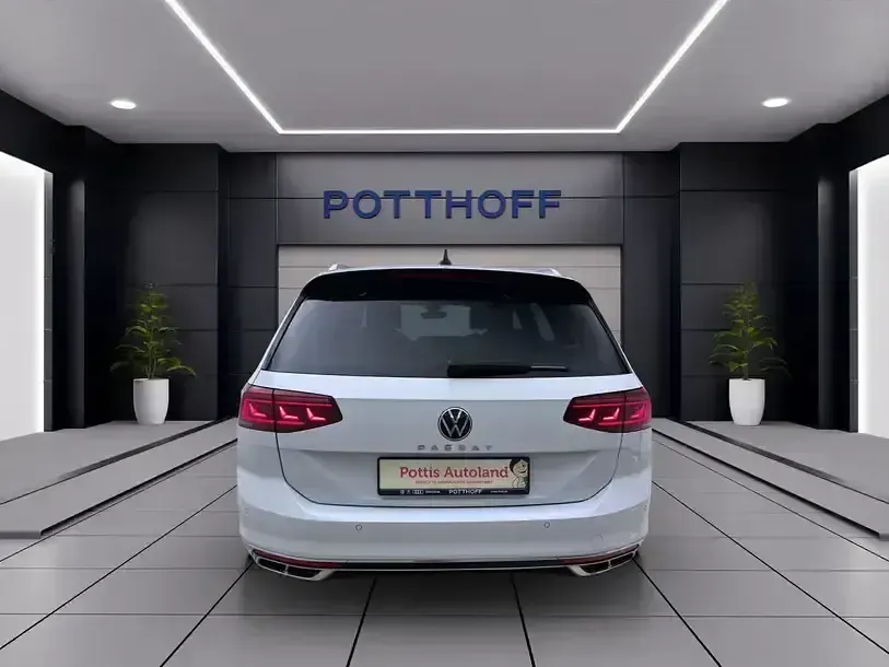 Gebraucht VW Passat Elegance 193 PS (141 kW) 2024 Gletscherweiß metallic Kombi