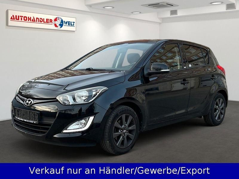 Schwarz Gebraucht 2015 Hyundai i20 Style Limousine | 7.299 € (Superpreis) - Bild 1/3