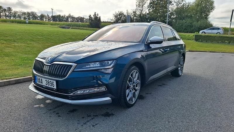 Blau Gebraucht 2020 Skoda Superb Scout 4x4 Kombi | 18.477 € - Bild 1/4