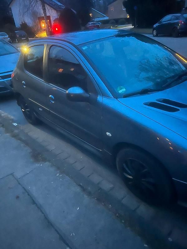 Silber Gebraucht 2006 Peugeot 206 Kleinwagen | 1.300 € (Fairer Preis) - Bild 1/4