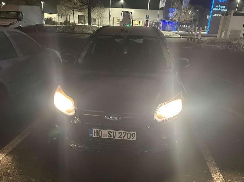 Gebraucht Ford Focus 95 PS (69 kW) 2011 Blau Kombi