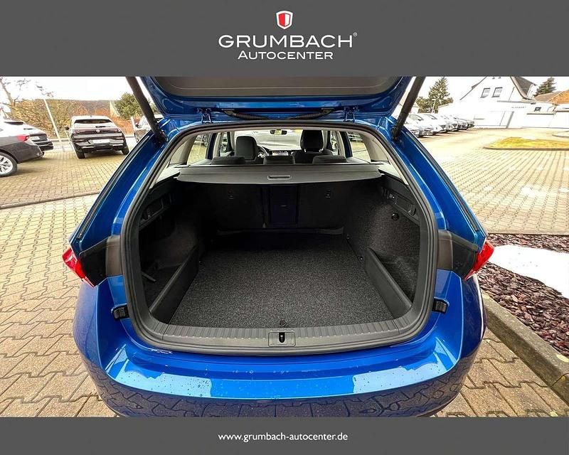 Neu Skoda Octavia 150 PS (110 kW) 2026 8x8x race blue metallic Kombi