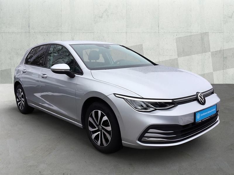 Gebraucht VW Golf VIII Active 131 PS (96 kW) 2022 Silber Limousine