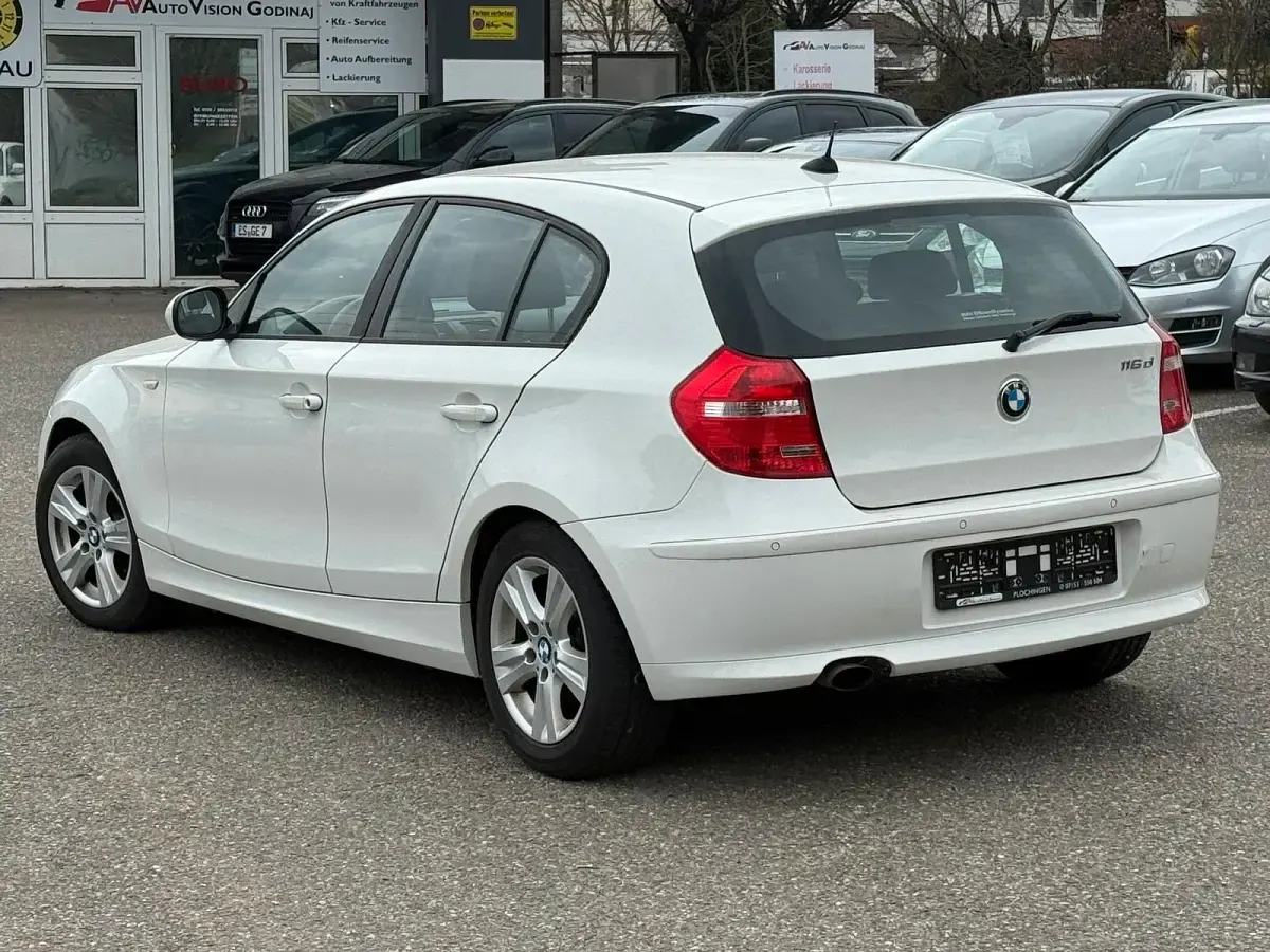 Gebraucht BMW 116 Advantage 116 PS (85 kW) 2011 Weiß Kleinwagen