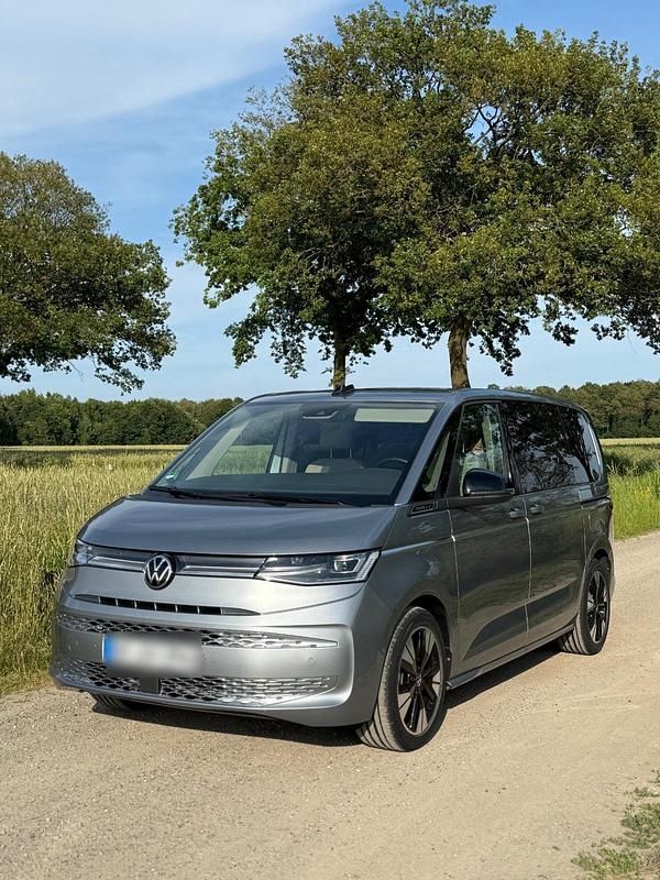 Gebraucht VW Multivan Style 150 PS (110 kW) 2024 Silber Van