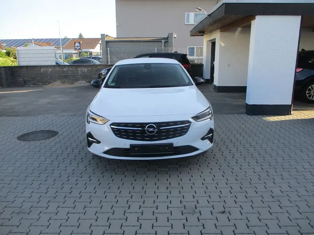 Gebraucht Opel Insignia 174 PS (127 kW) 2020 Weiß Limousine
