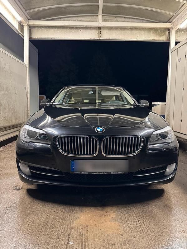 Schwarz Gebraucht 2010 BMW 550 Limousine | 16.000 € - Bild 1/4