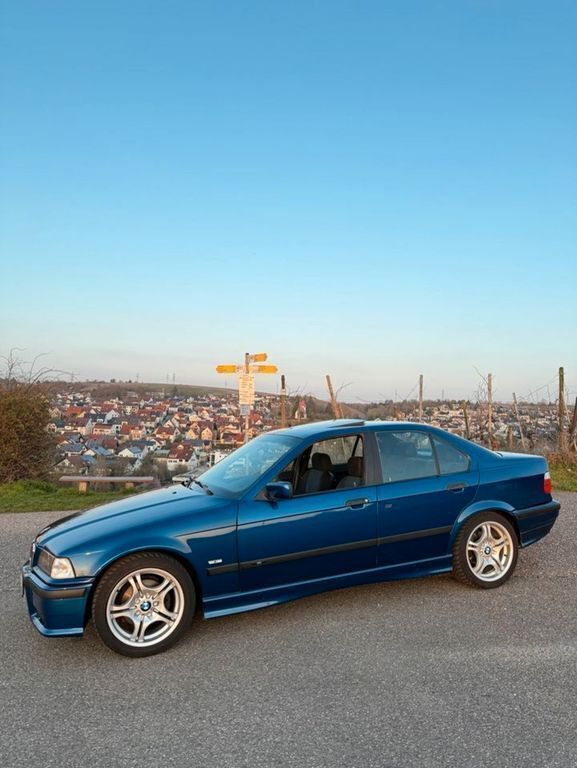 Blau Gebraucht 1997 BMW 323 Sport Line Limousine | 9.999 € (Fairer Preis) - Bild 1/4