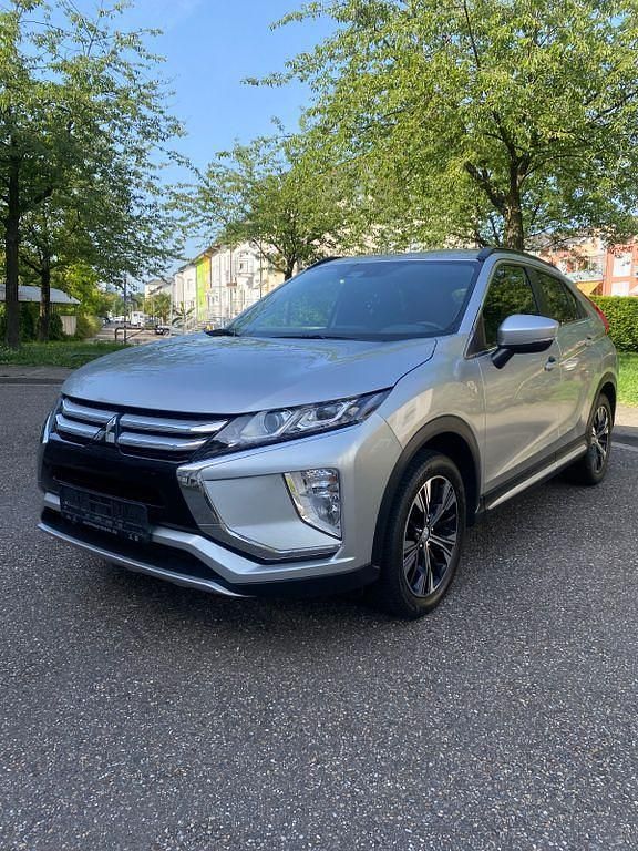 Grau Gebraucht 2018 Mitsubishi Eclipse Cross SUV | 21.750 € (Teuer) - Bild 1/4