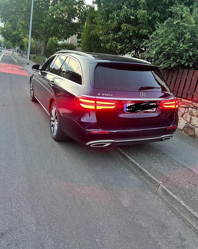 Andere farben Gebraucht 2017 Mercedes E350 Avantgarde Kombi | 25.900 € (Fairer Preis) - Bild 1/4