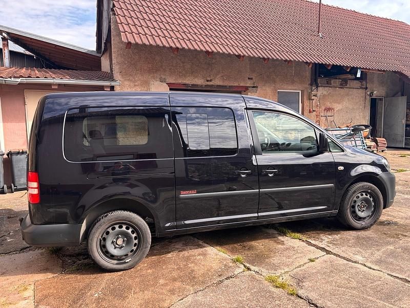 Second-hand VW Caddy 102 CP (75 kW) 2012 Negru Monovolum