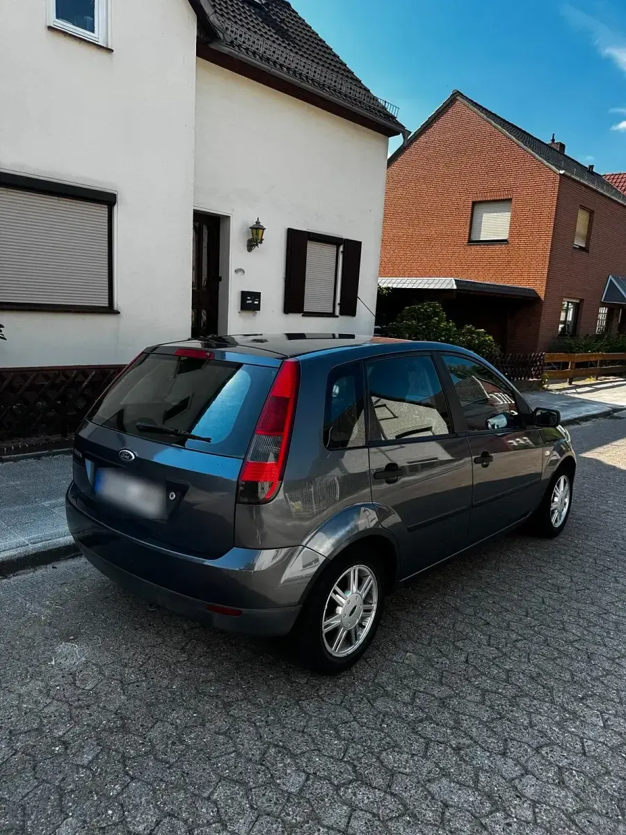 Gebraucht Ford Fiesta 80 PS (58 kW) 2005 Grau Kleinwagen
