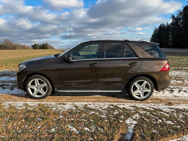 Gebraucht Mercedes ML350 258 PS (189 kW) 2013 Braun SUV