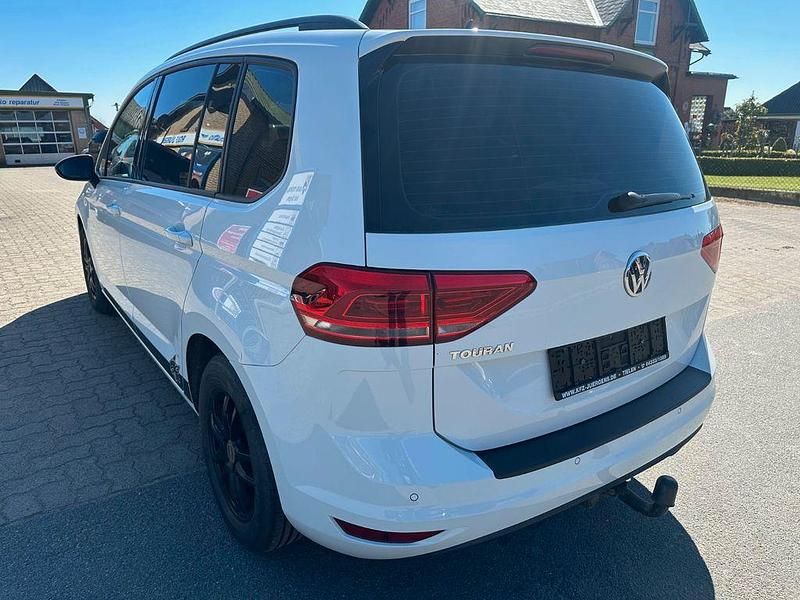 Gebraucht VW Touran 116 PS (85 kW) 2019 Weiß Van / Kleinbus