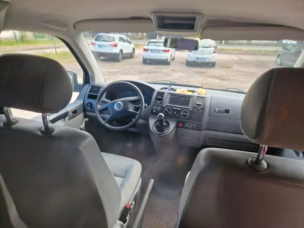 Second-hand VW Caravelle 131 CP (96 kW) 2004 Negru Van
