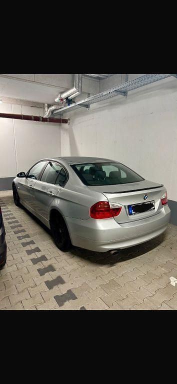 Gebraucht BMW 318 129 PS (94 kW) 2007 Silber Limousine