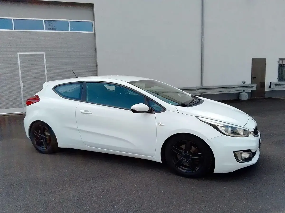 Gebraucht Kia Ceed 135 PS (99 kW) 2015 Weiß Kleinwagen