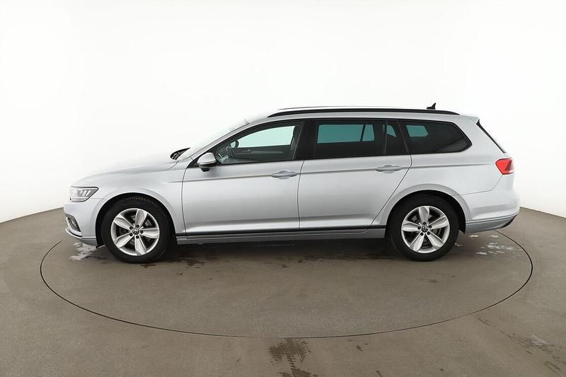 Gebraucht VW Passat 122 PS (89 kW) 2022 Silber Kombi