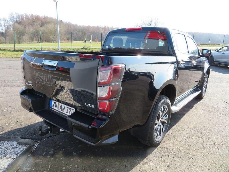 Gebraucht Isuzu D-Max 163 PS (119 kW) 2025 Grau SUV