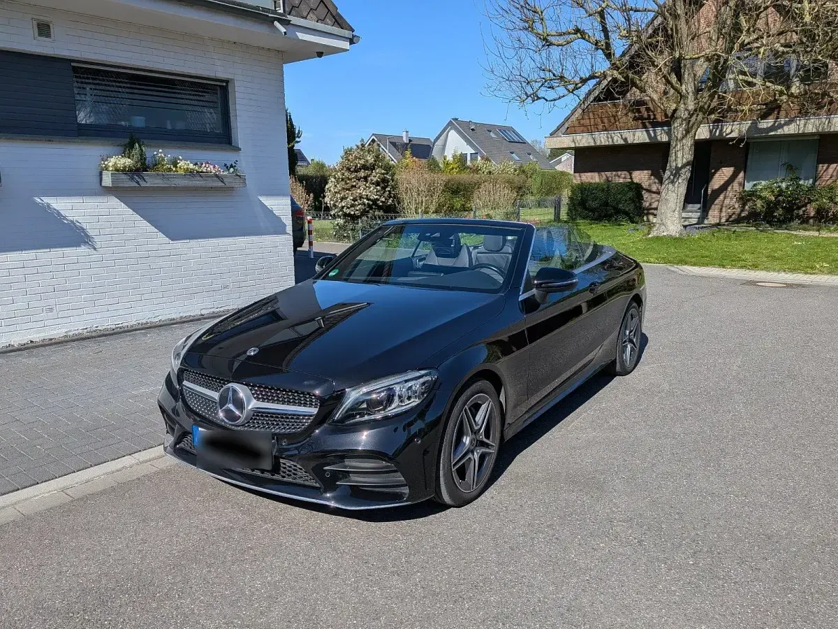 Gebraucht Mercedes C180 AMG line 156 PS (114 kW) 2018 Schwarz Cabrio