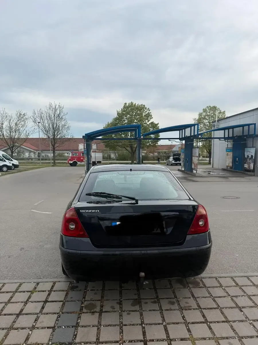 Używany Ford Mondeo 130 KM (95 kW) 2002 Czarny Sedan/Limuzyna