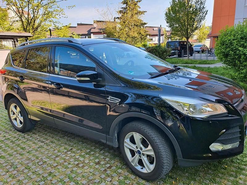 Schwarz Gebraucht 2016 Ford Kuga SUV | 11.000 € (Guter Preis) - Bild 1/4