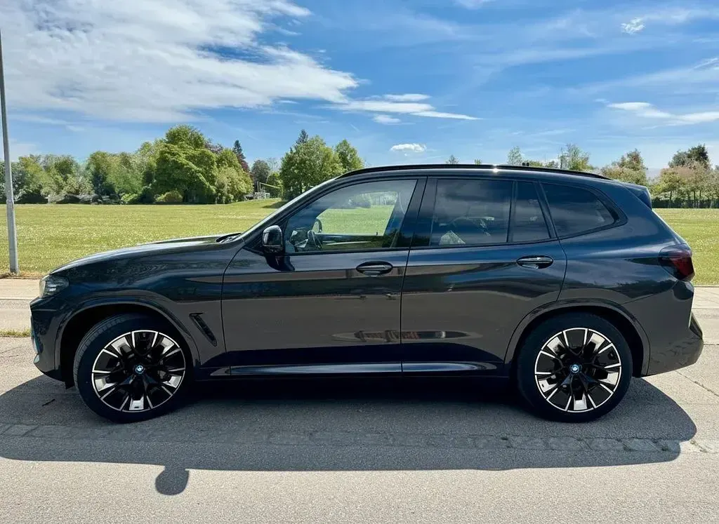 Gebraucht BMW iX3 Shadowline 210 kW (286 PS) 2022 Grau SUV