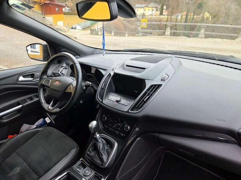 Gebraucht Ford Kuga ST-Line 120 PS (88 kW) 2017 Schwarz SUV