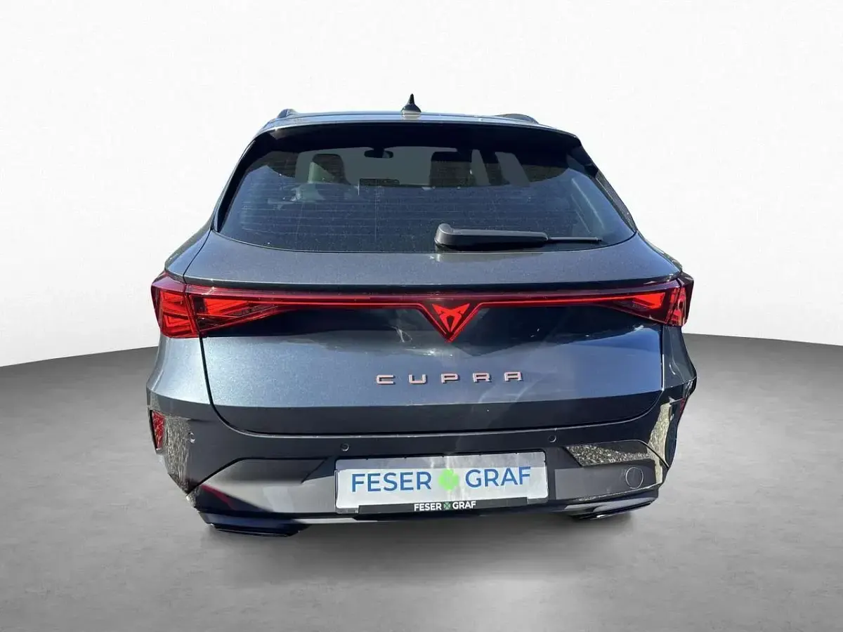 Second-hand Cupra Leon 150 CP (110 kW) 2025 Gri Break