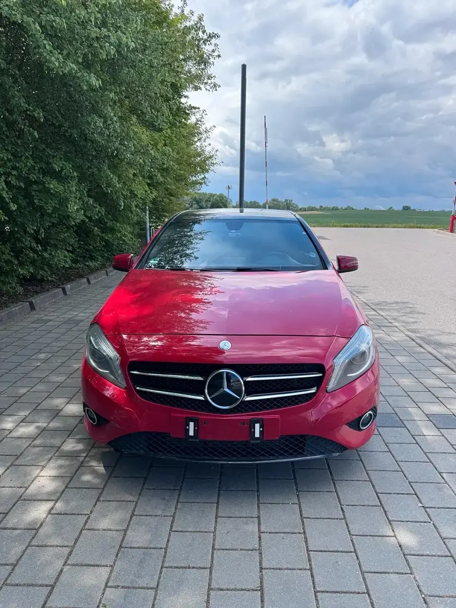 Gebraucht Mercedes A160 120 PS (88 kW) 2012 Rot Kleinwagen