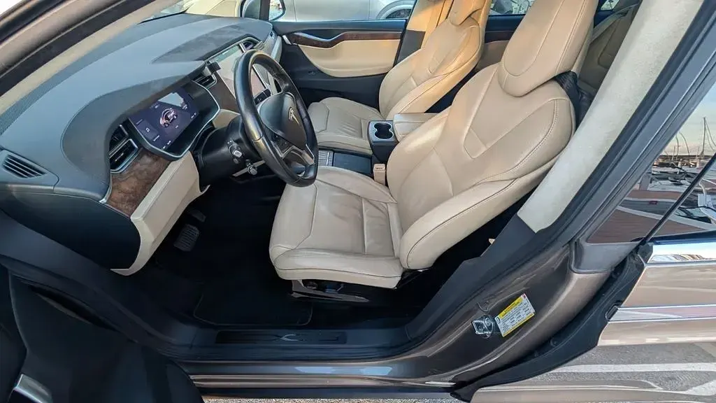 Usado Tesla Model X 386 kW (525 CV) 2016 Gris SUV
