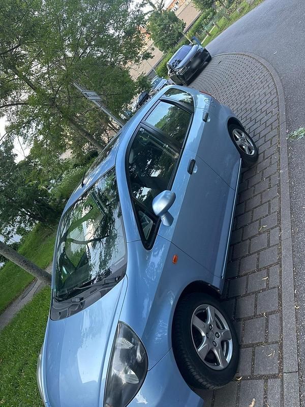 Second-hand Honda Jazz 2002 Albastru Hatchback