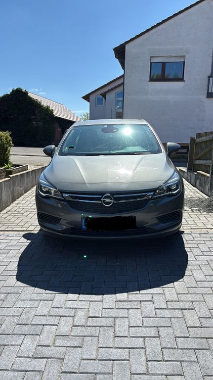 Grau Gebraucht 2017 Opel Astra Edition Limousine | 8.500 € (Guter Preis) - Bild 1/4