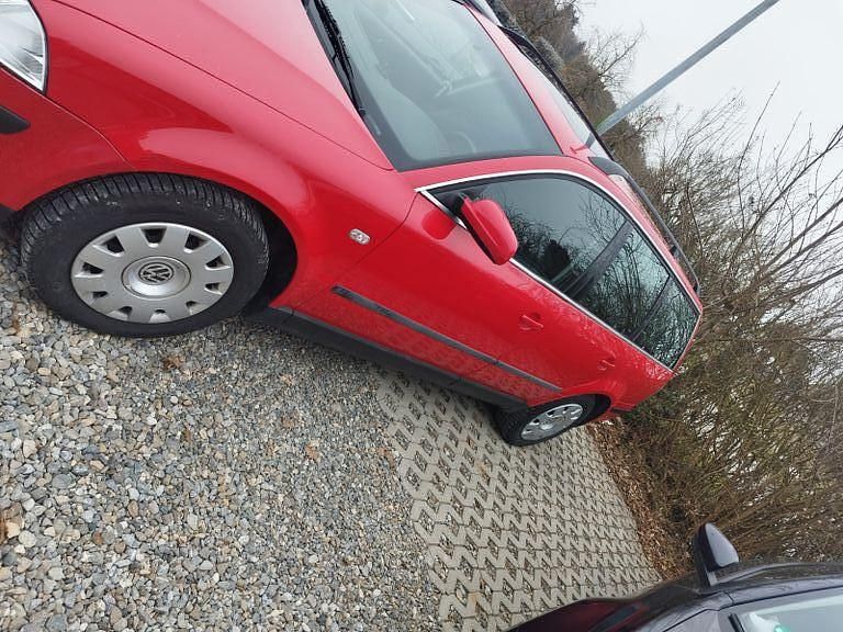 Gebraucht VW Passat Basis 116 PS (85 kW) 2001 Rot Kombi
