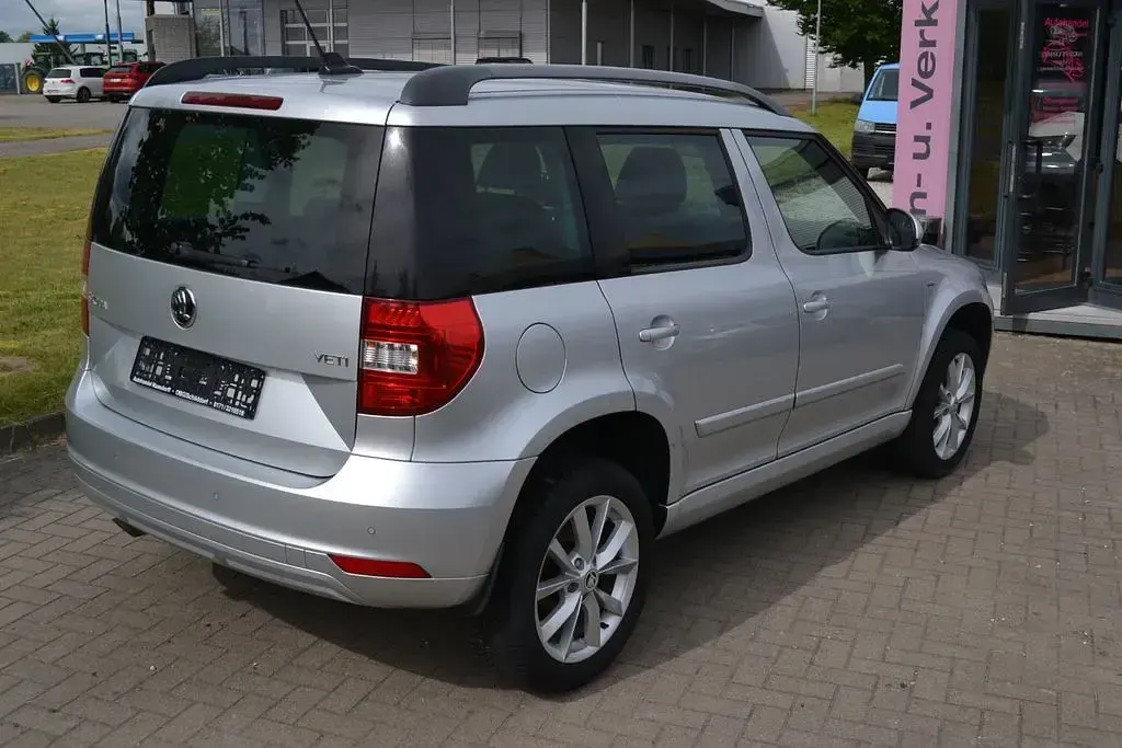 Gebraucht Skoda Yeti Joy 110 PS (80 kW) 2016 Silber SUV