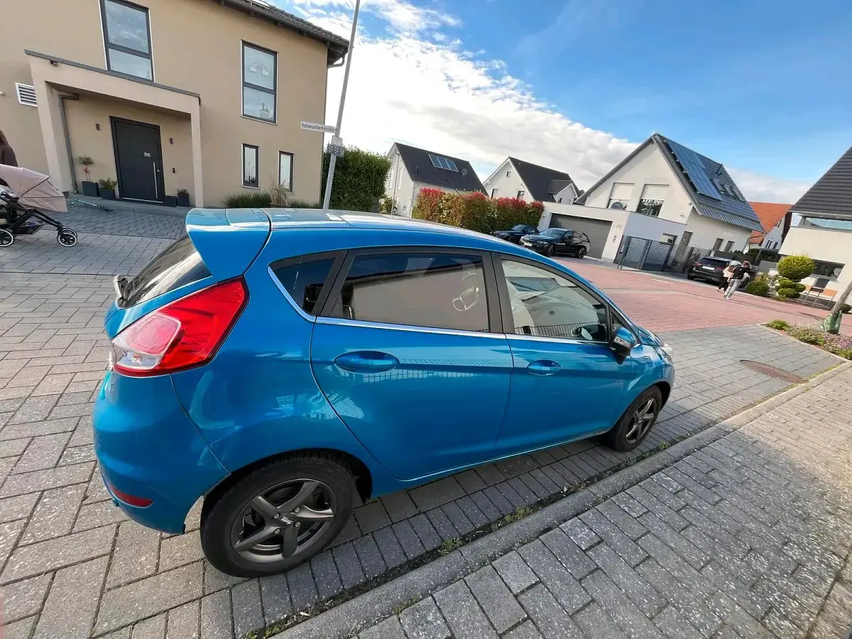 Gebraucht Ford Fiesta 105 PS (77 kW) 2014 Kleinwagen