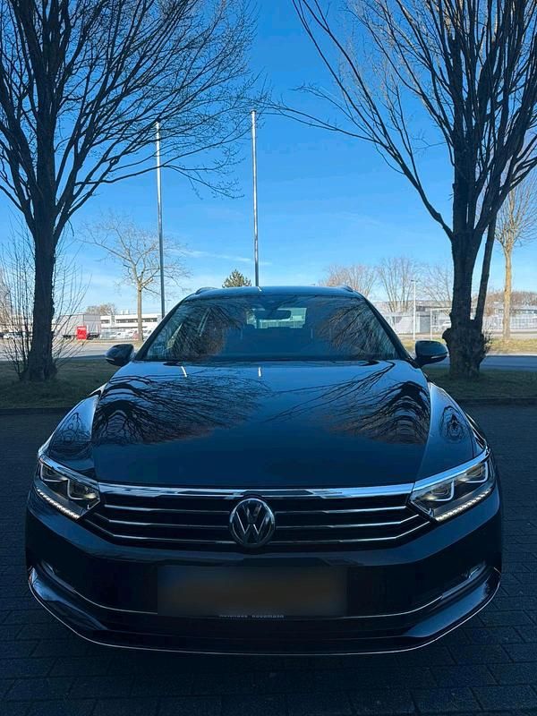 Gebraucht VW Passat Highline 150 PS (110 kW) 2016 Schwarz Kombi