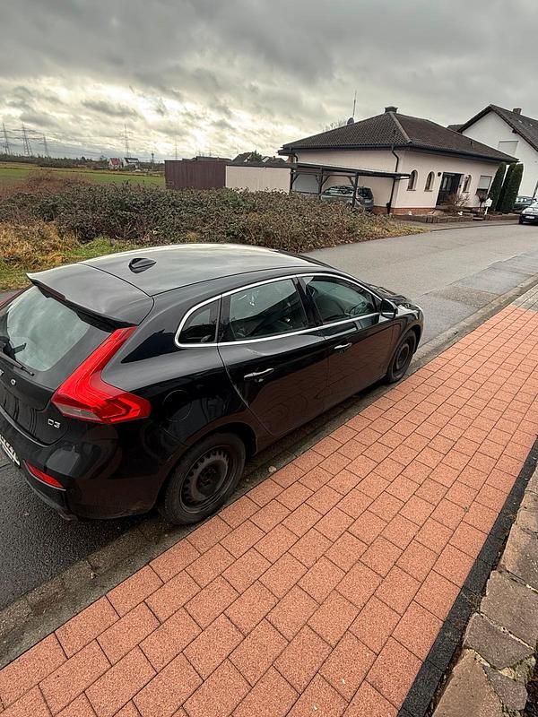 Gebraucht Volvo V40 150 PS (110 kW) 2014 Schwarz Kleinwagen