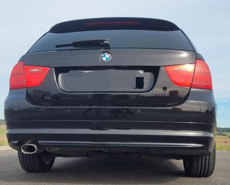 Gebraucht BMW 320 Lifestyle 184 PS (135 kW) 2011 Schwarz Kombi