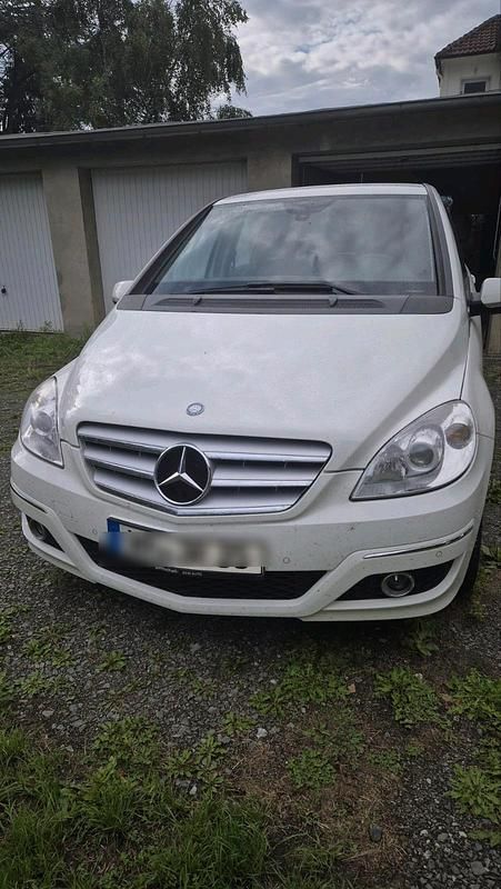 Weiß Gebraucht 2010 Mercedes B160 Van / Kleinbus | 2.500 € (Superpreis) - Bild 1/4