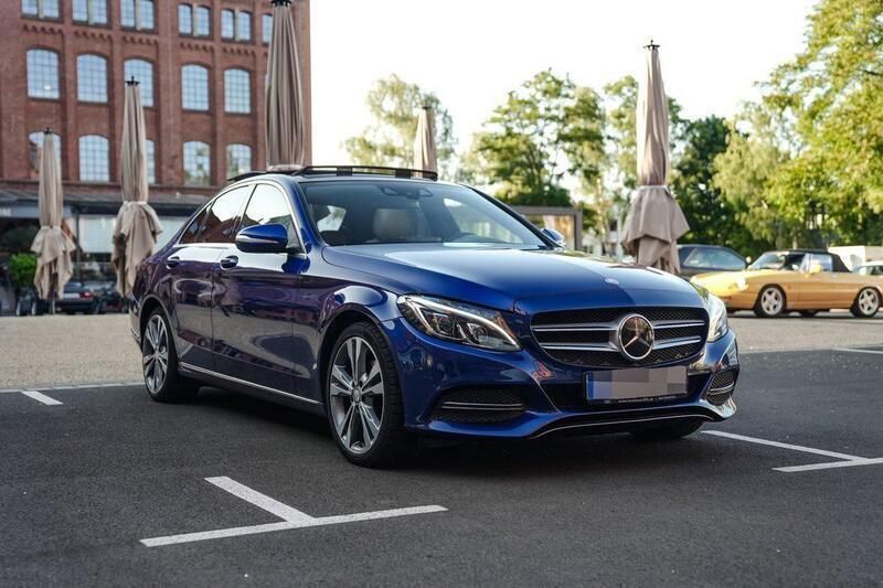 Blau Gebraucht 2015 Mercedes C220 Avantgarde Limousine | 18.200 € (Etwas zu teuer) - Bild 1/4