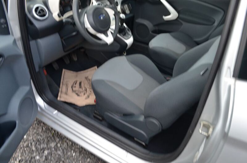 Silber Gebraucht 2010 Ford Ka Titanium Kleinwagen | 3.990 € (Etwas zu teuer) - Bild 1/4