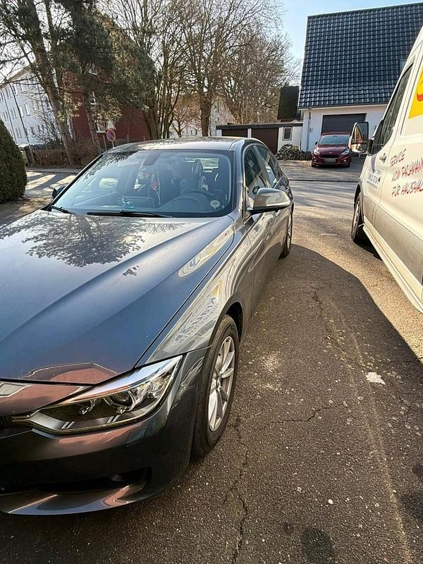 Gebraucht BMW 318 143 PS (105 kW) 2012 Grau Limousine
