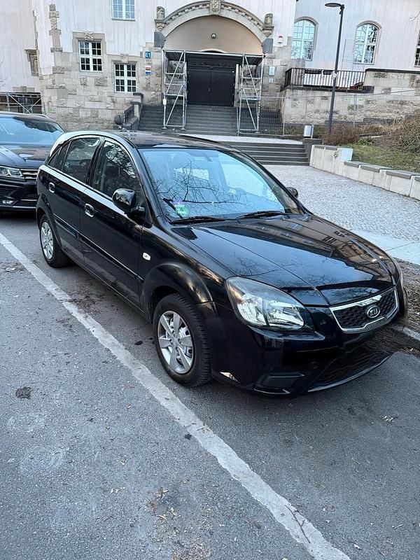 Second-hand Kia Rio 97 CP (71 kW) 2011 Negru Hatchback