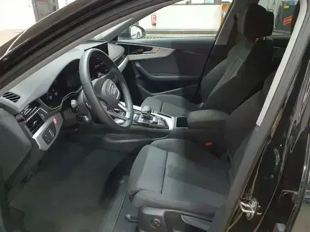 Używany Audi A4 Advanced 204 KM (150 kW) 2024 Czarny Kombi