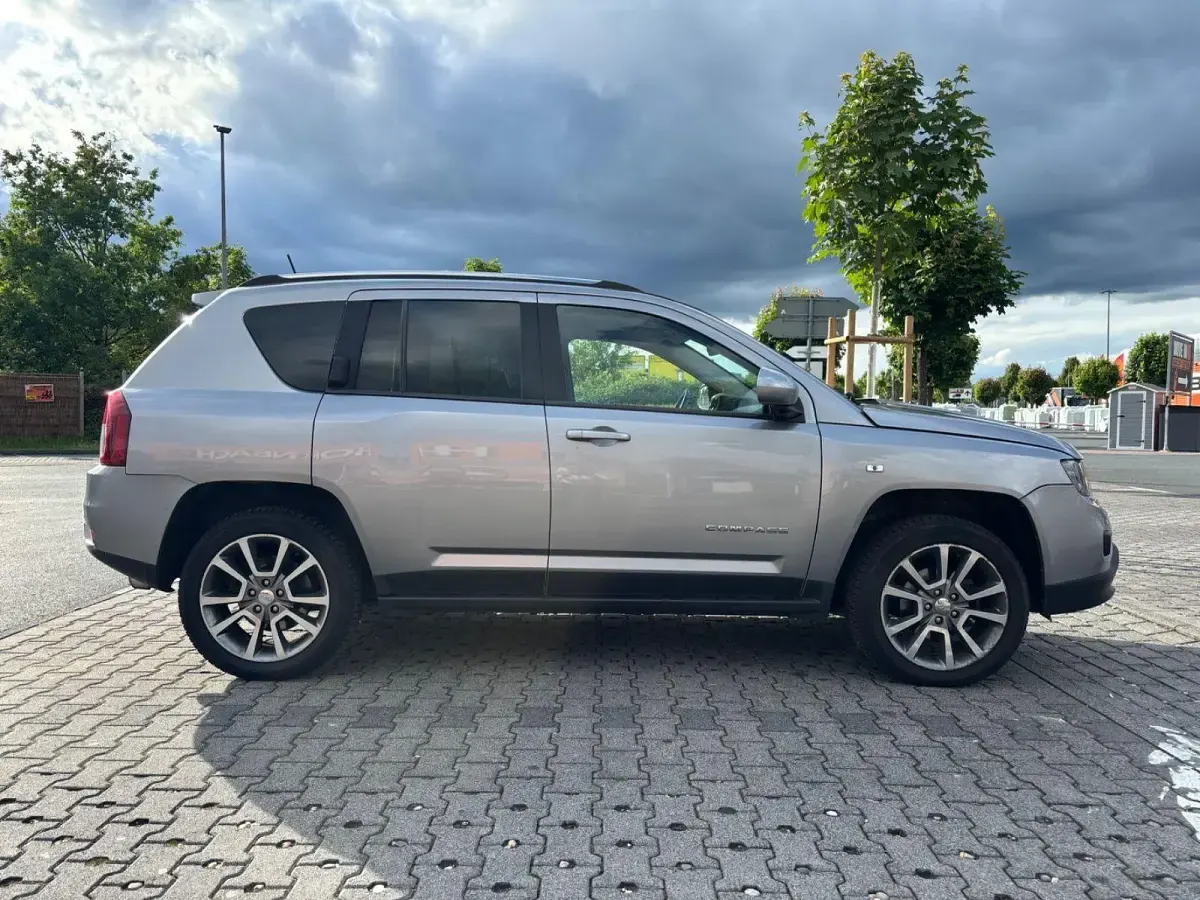 Gebraucht Jeep Compass Limited 136 PS (100 kW) 2014 Grau SUV
