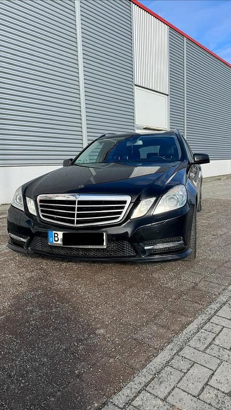 Gebraucht Mercedes E220 Avantgarde 170 PS (125 kW) 2013 Schwarz Kombi