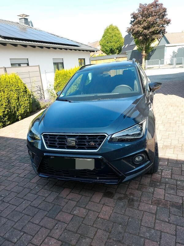 Grau Gebraucht 2021 Seat Arona Black Edition SUV | 17.700 € (Superpreis) - Bild 1/4